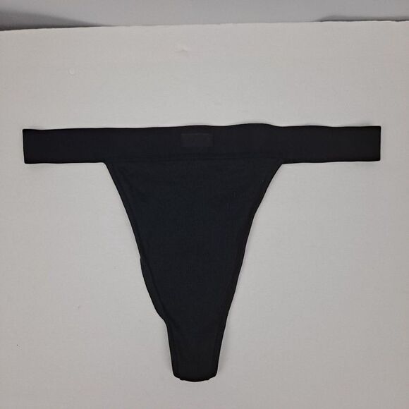 SKIMS Other - Skims ladies  ribbed knit thong NWT